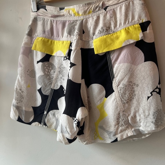 Diane von Furstenberg Floral Silk Shorts 2 - Picture 6 of 16